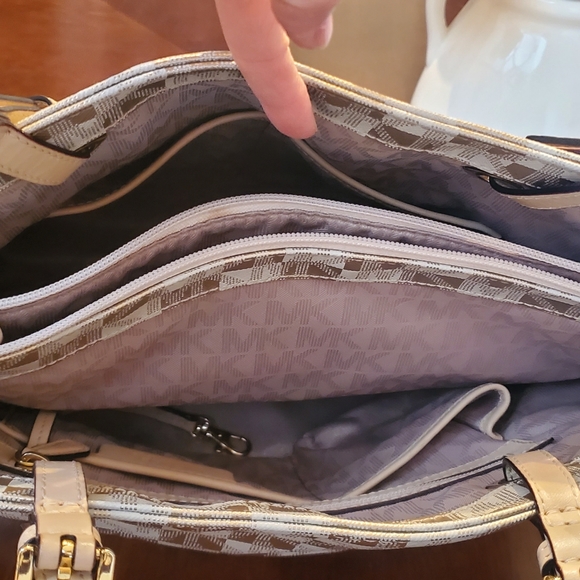 Michael Kors tote purse and Wallet - Picture 4 of 8